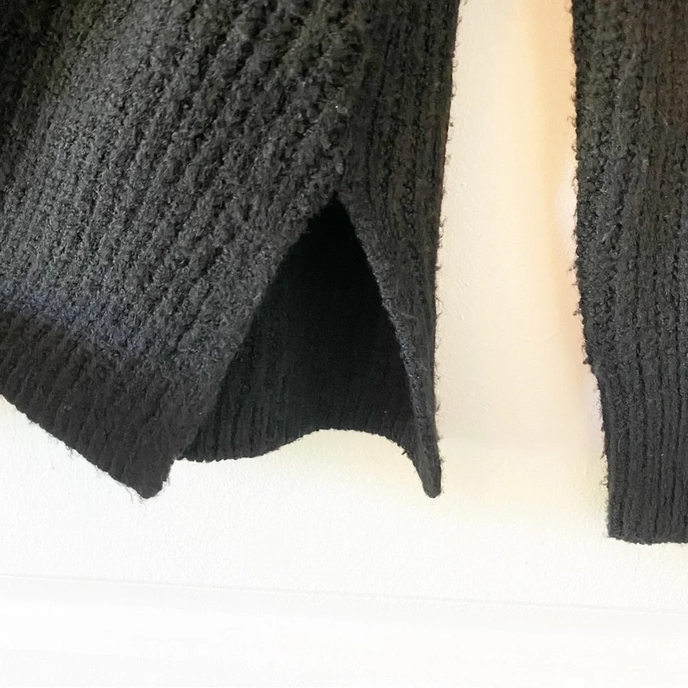 Caslon black neck